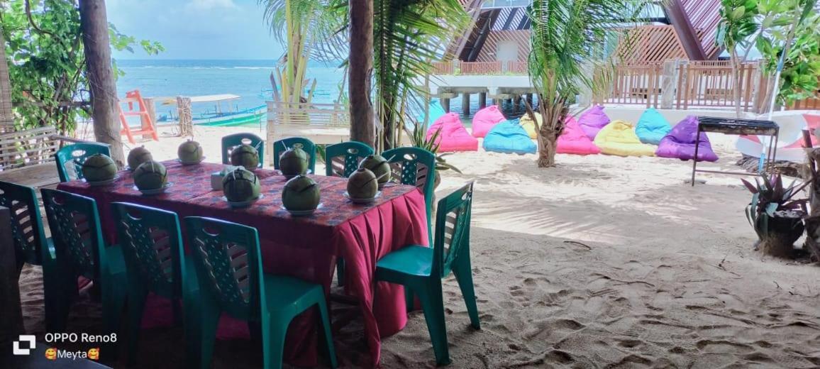 Arto Moro Bunaken Buitenkant foto
